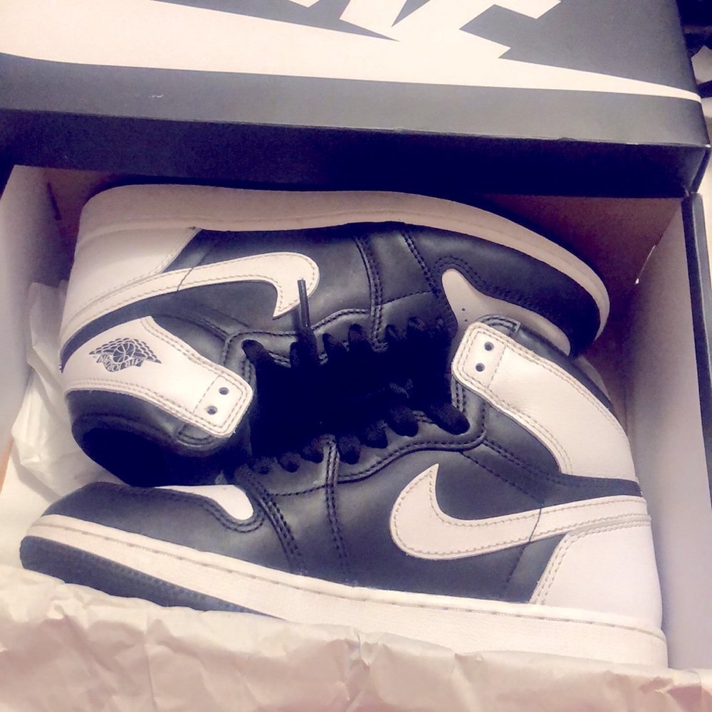 Jordan 1 retro 1985….size 5y …black/white